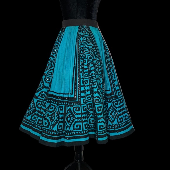 Vintage - 50"s Sequin Mexican Circle Skirt - Handmade/Hand Silk-Screened - Small - Picture 4 of 11